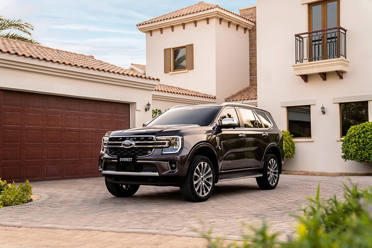 Ford Everest Platinum 2026 xuất hiện tại Hà Nội, thu hút sự chú ý