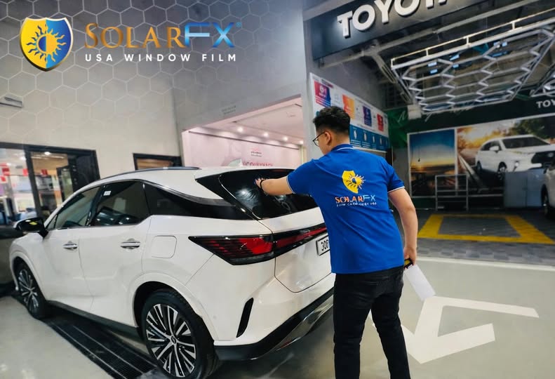 Kỹ thuật viên dán phim cách nhiệt (cho ô tô hoặc nhà kính) cần kỹ năng gì?✅