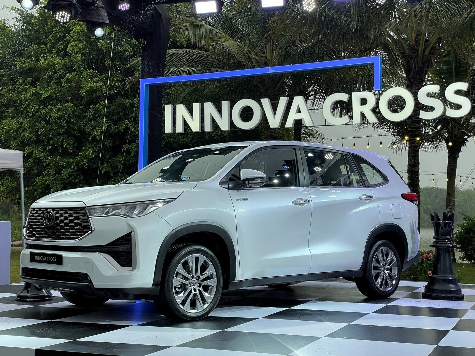 Xu hướng thị trường ô tô năm 2026: Xe hybrid vươn lên dẫn dắt cuộc chơi